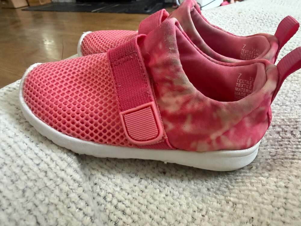Cat & Jack Toddler girl’s water shoes  Austen Pink Mesh Sz 7